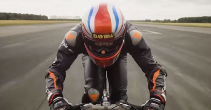 Видео: Британац возио бицикл 280 км/х!
