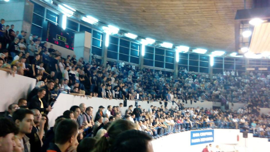 Test: Poraz crno-bijelih u krcatoj "Hali sportova"!