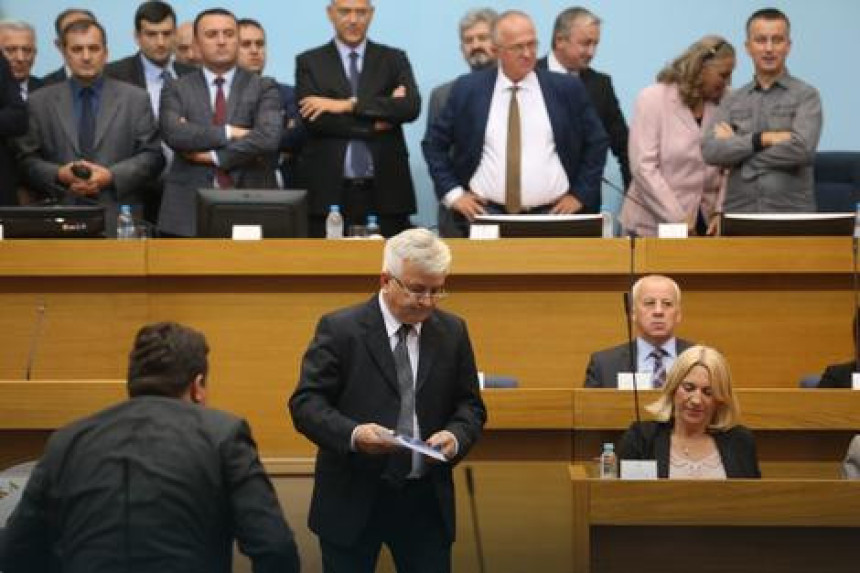 Teče rok za referendum