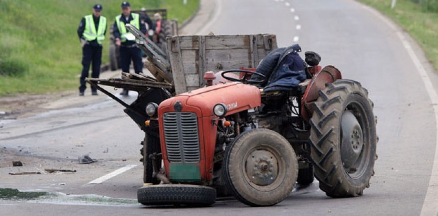 Djevojčicu ubio traktor