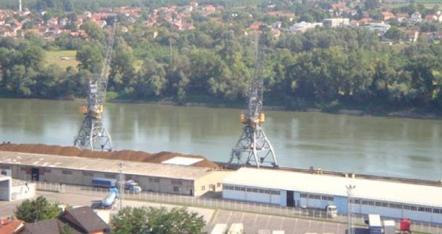 I Vlada distrikta iskočila iz šina