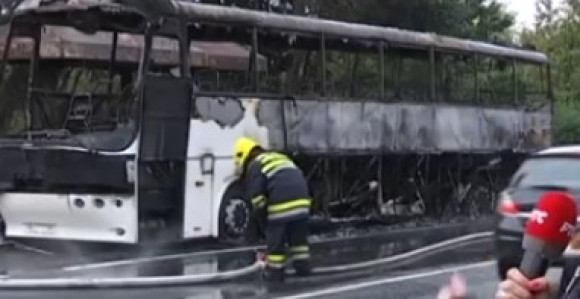 Ibarska magistrala: Izgorio autobus 