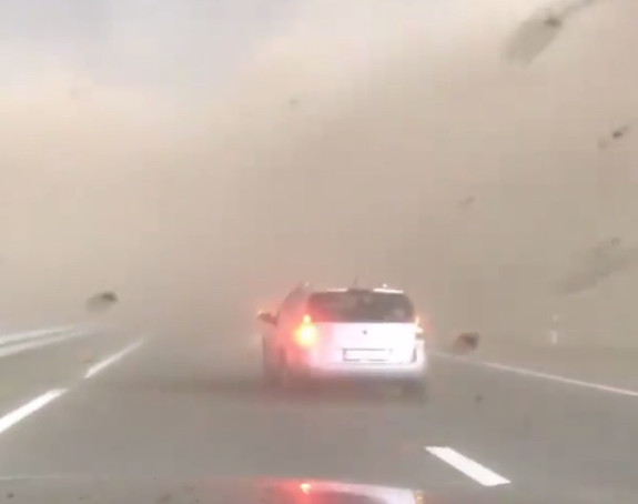 Video: Tornado na putu BG - NS