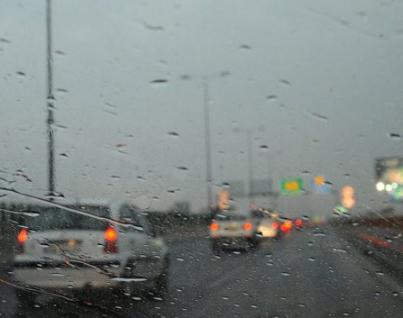 Oprez: Mokri i klizavi kolovozi