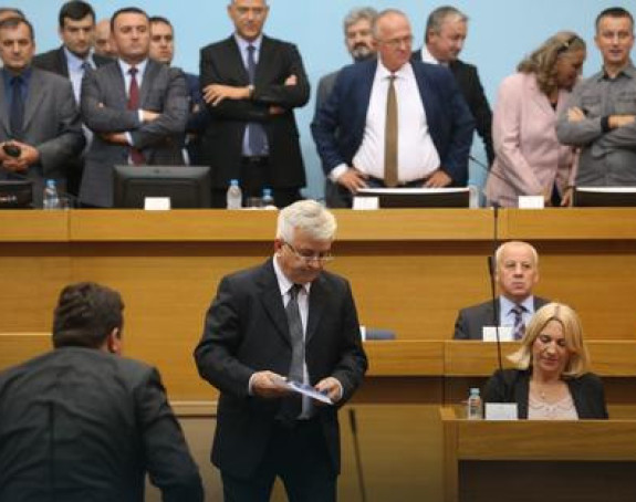 Teče rok za referendum 