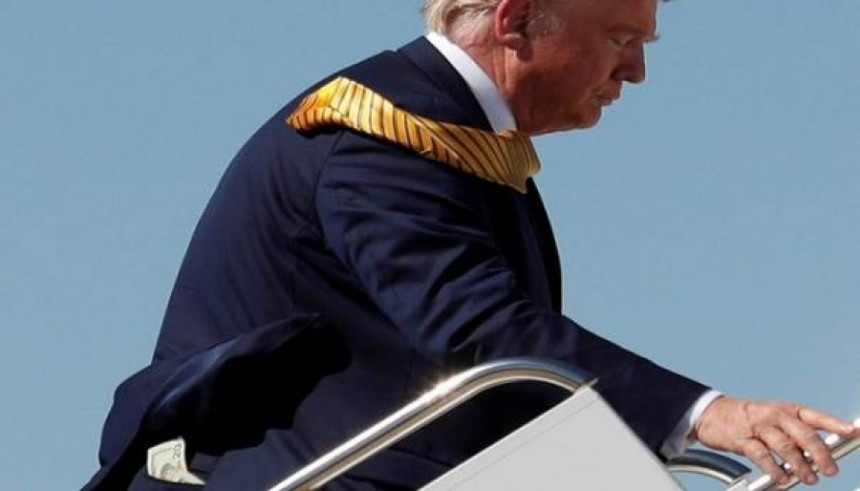 Доналду Трампу испадали долари из задњег џепа