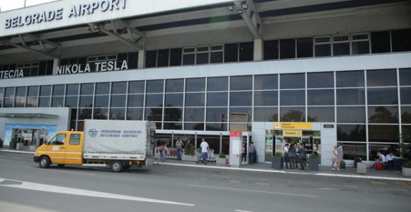 Sudar cisterne i kamiona na pisti aerodroma u BG