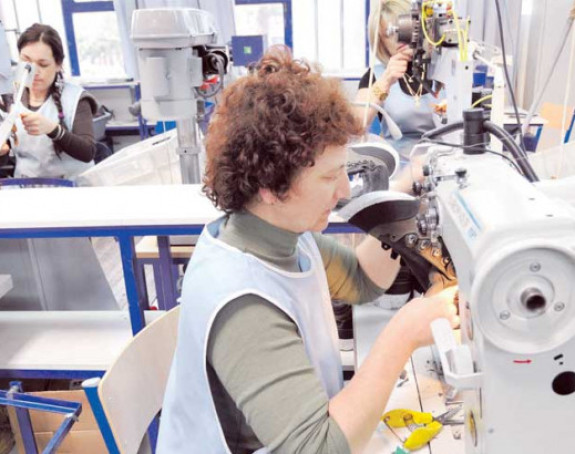 Platu do 600 KM prima polovina zaposlenih u RS