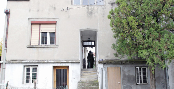 Izboden u krevetu, sumnjivi žena i prijatelj
