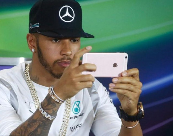 Hamiltonu ne pada na pamet da se odrekne "selfija"!