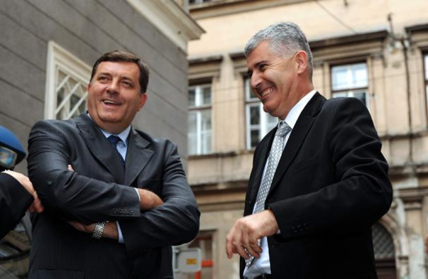 "Njima je do njih, narod je paravan"