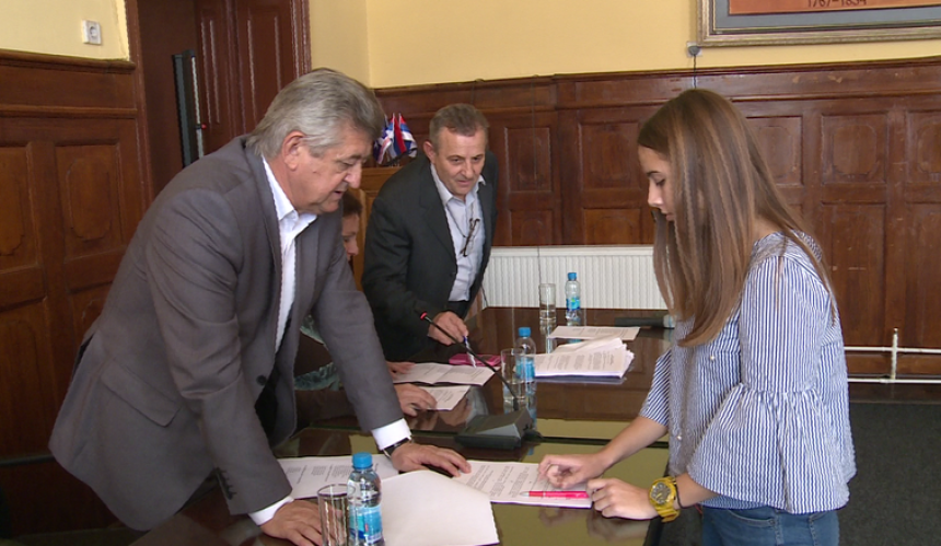 Grad stipendira najbolje