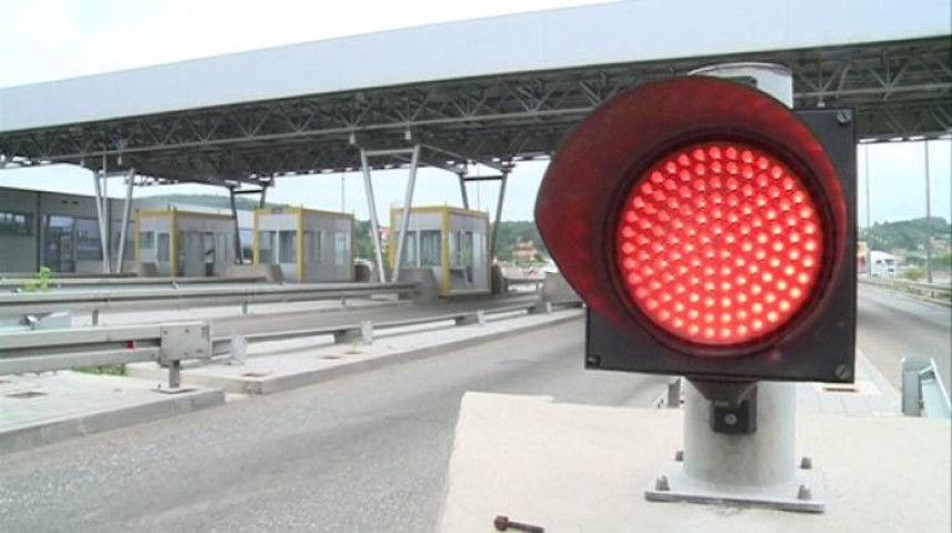 Наплатне кућице апсурдан пројекат 