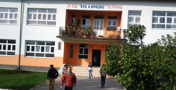 Повратак у школу, али нема плата 