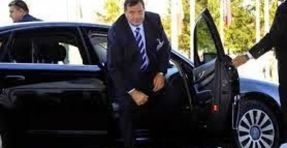 Додик се вози у изнајмљеном ауту 