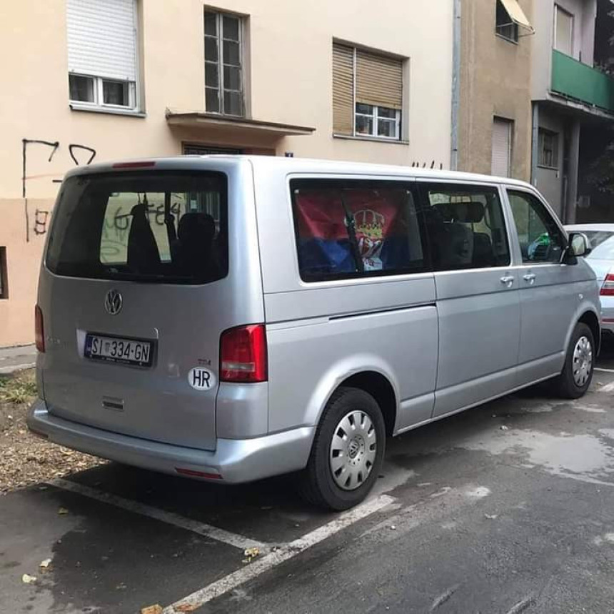 И Хрвати воле српску заставу 