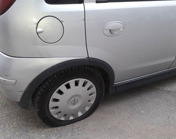 Izbušene gume na više automobila