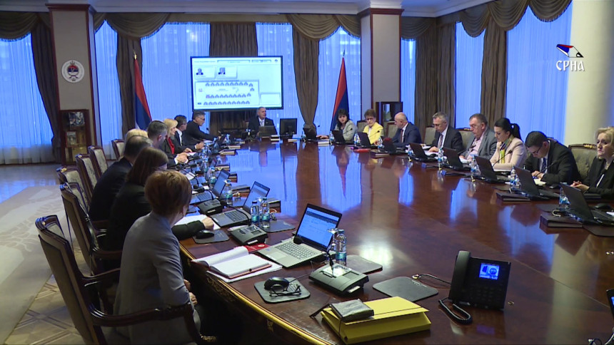 Nezakonito povećanje plata direktorima javnih institucija