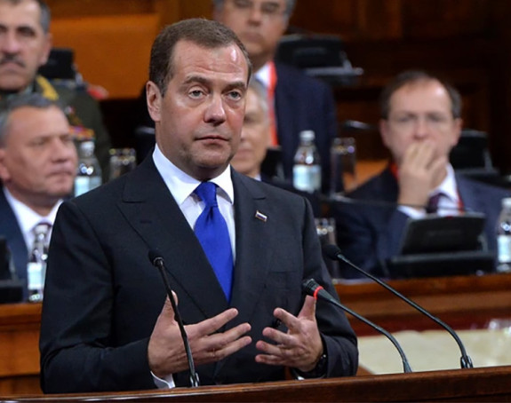 Pjesmom "Ovo je Srbija" ispraćen ruski premijer