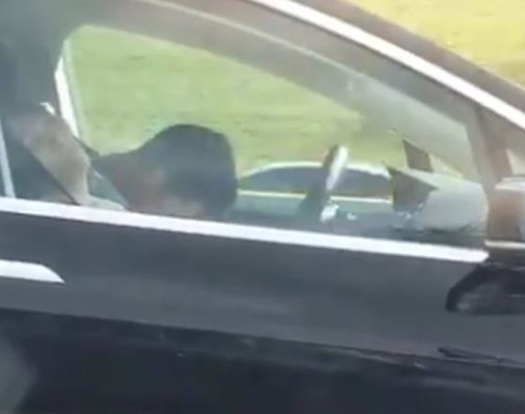 Vozio 300 na sat: Od vozila ostala samo olupina 