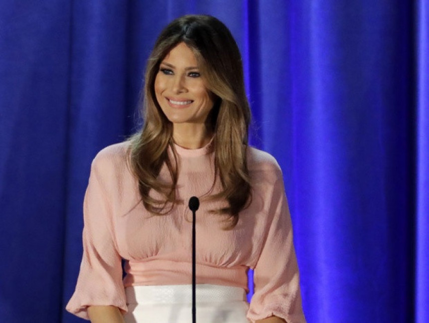 Ostala bez odjeće...