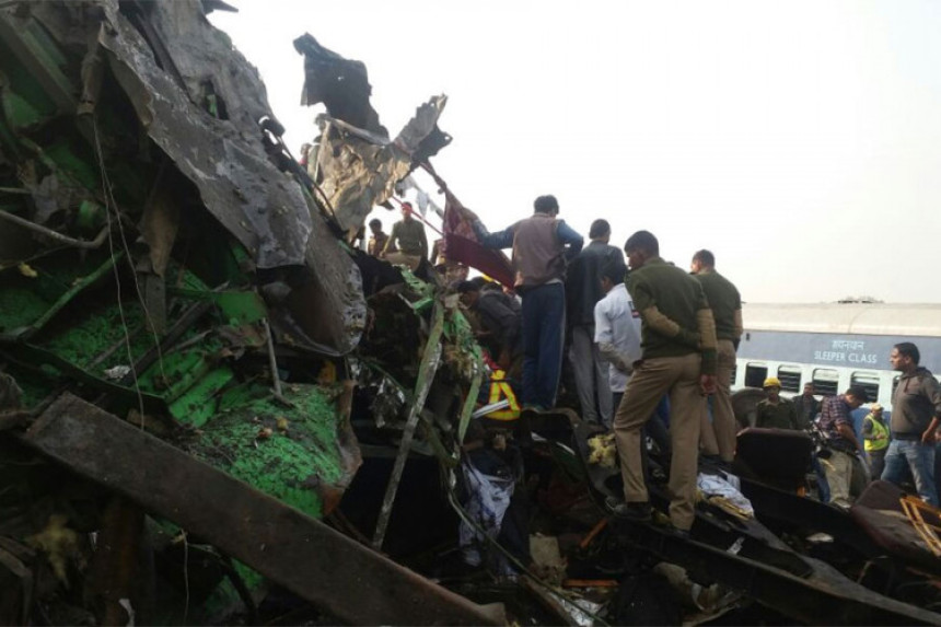 Voz izletio iz šina, na desetine mrtvih!