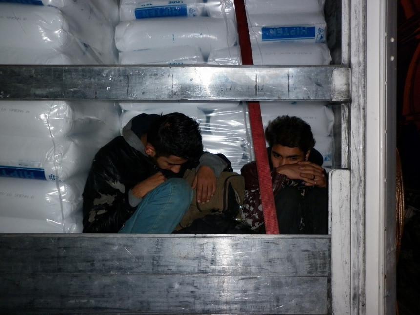 Полиција открила осам миграната