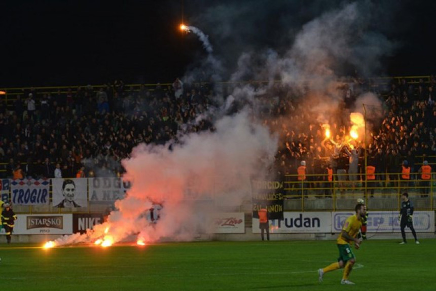 Video: Hajduk "punio", Torcida divljala!