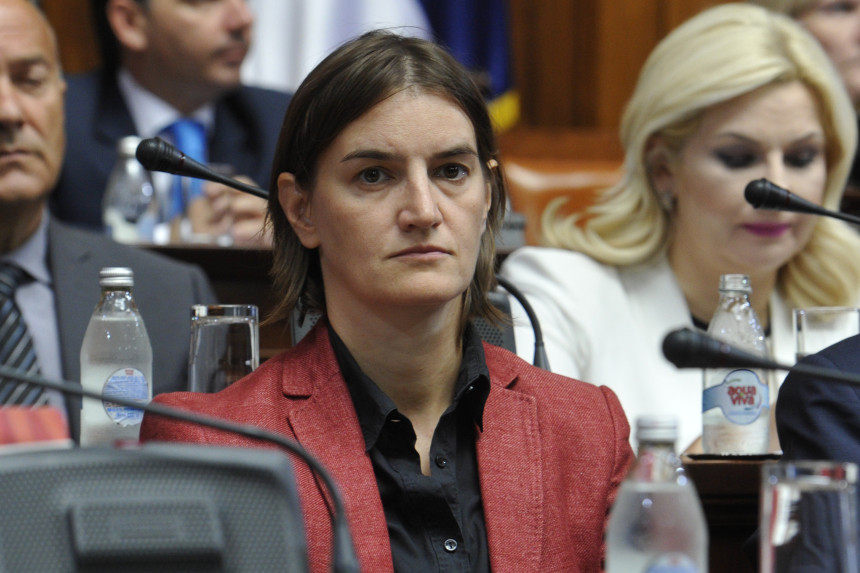 Brnabić: Srbiji ne tražiti da bira