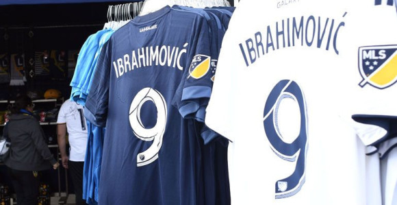 Grad anđela bi da zadrži svog Boga fudbala!