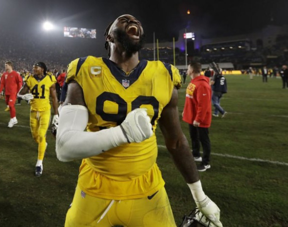 NFL meč za anale - 1.001 jard, 105 poena, 14 tačdauna!