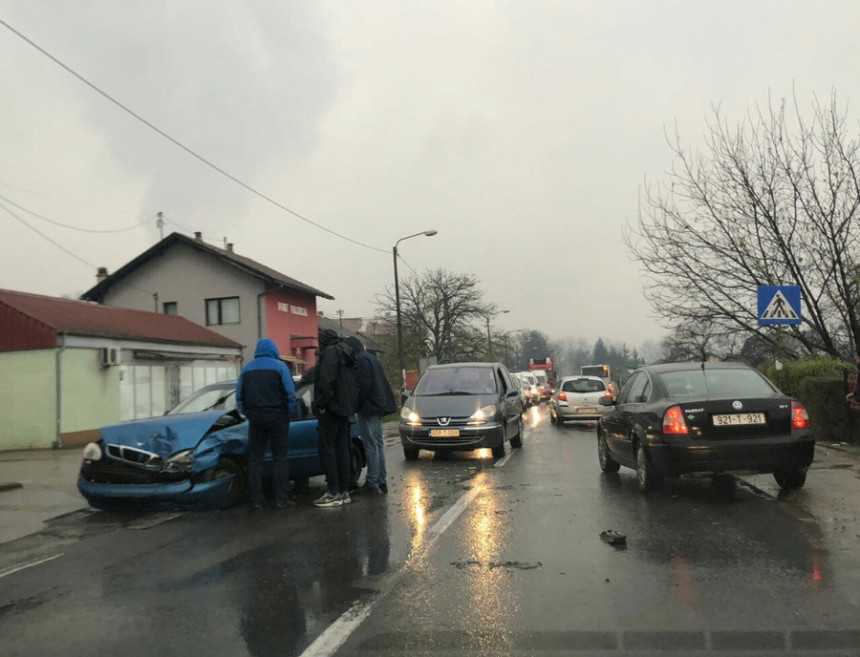 Бањалука: Два лица повријеђена у судару