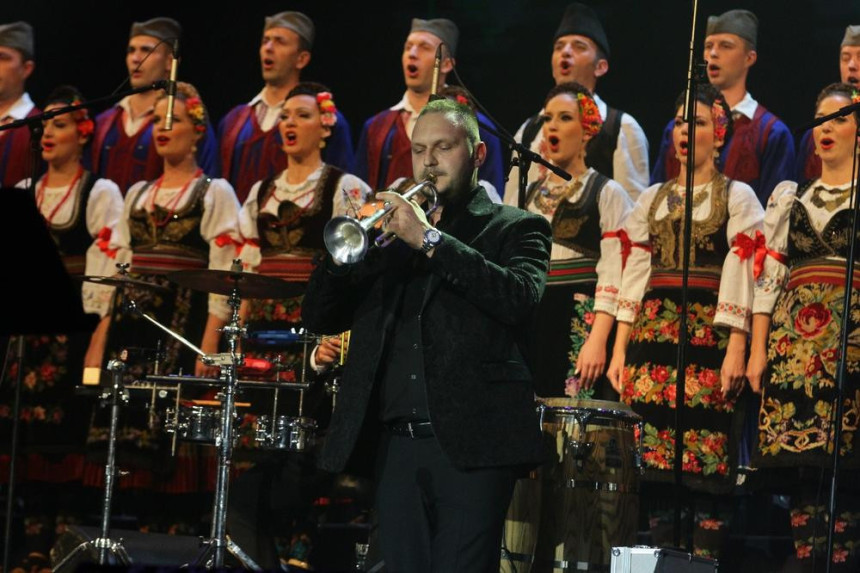 Majstor trube Dejan Petrović zapalio Centar Sava!