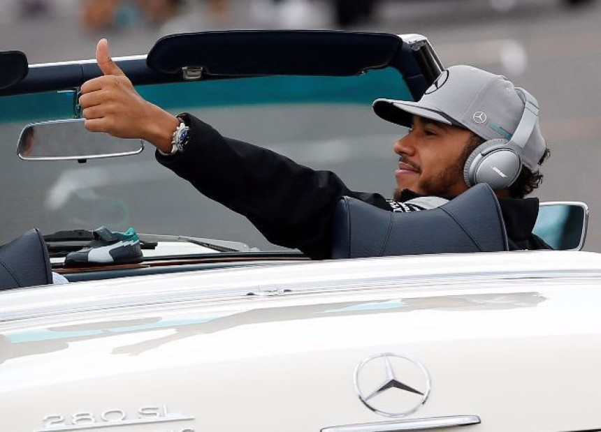 Halo, unutrašnja kontrola – Hamiltona ne poštuju u Mercedesu!