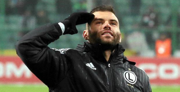 Goreće Čikago! “Ubica“ iz Sente stigao kod Veljka Paunovića!