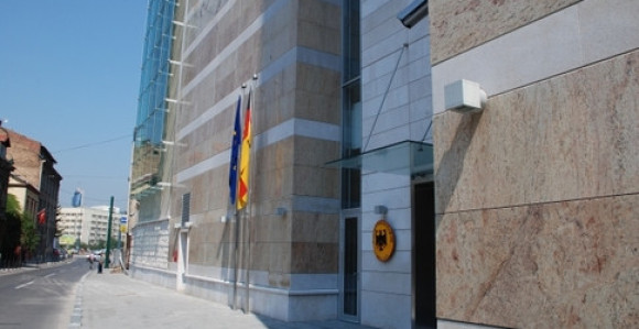 Jače obezbjeđenje oko ambasada