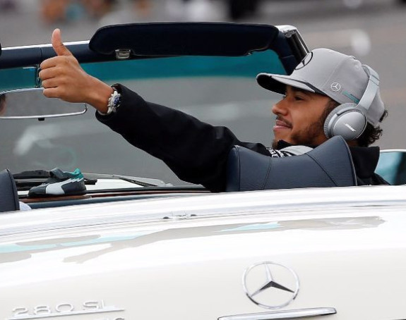 Halo, unutrašnja kontrola – Hamiltona ne poštuju u Mercedesu!