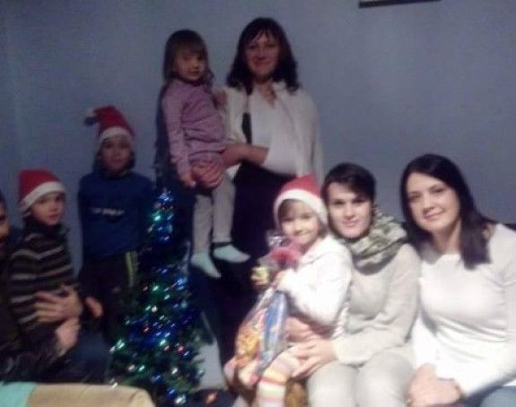 Studenti obradovali porodicu Jareb