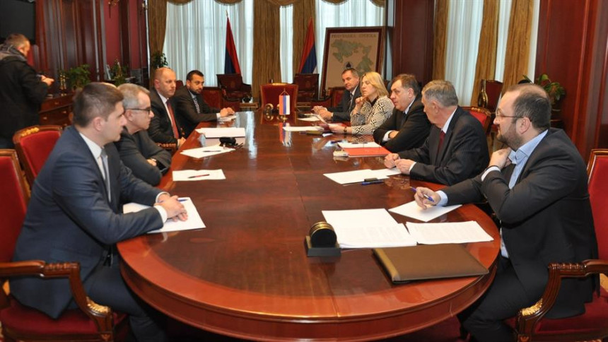 SNSD postaje privatna prćija