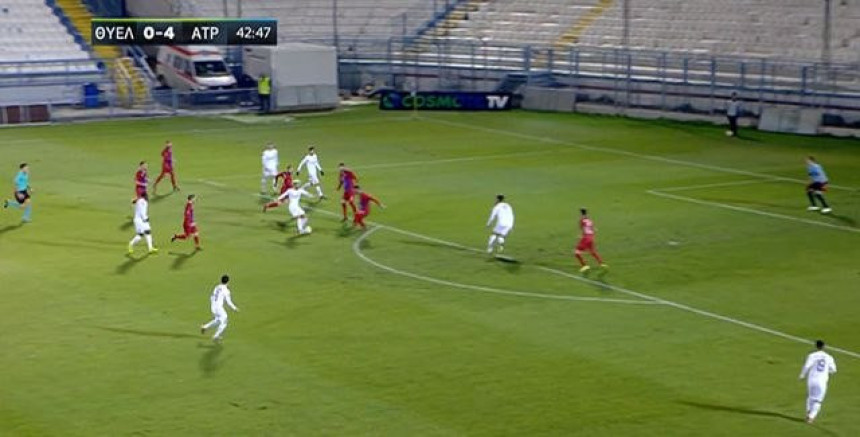 Video: Golman nije znao gdje da gleda!