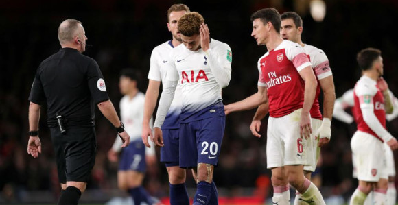 Video - Skandal: Dele Ali pogođen flašom u glavu!