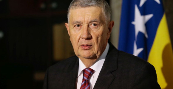 Kritike Mogerini zbog sastanka