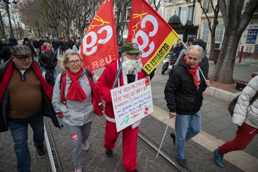 Запослени широм Француске штрајкују