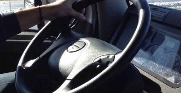 Vozač kamiona umro na autoputu tokom vožnje