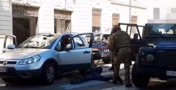 Мафија на удару полиције, 300 људи ухапшено