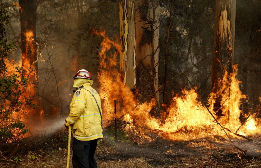 Сиднеј: Букте пожари, ватра се отела контроли