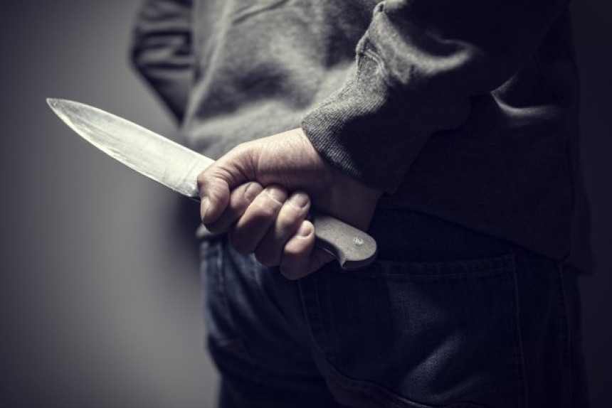 U Mladenovcu nožem ubijen mladić