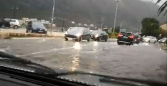 Velike padavine: Ulice Tivta i Kotora pod vodom