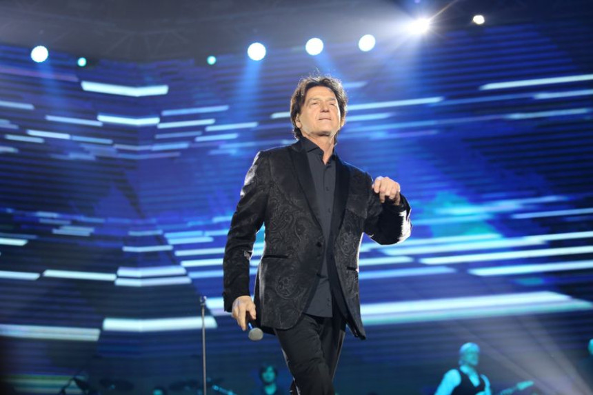 Poznata pevačica glumila u Čolinim spotovima!