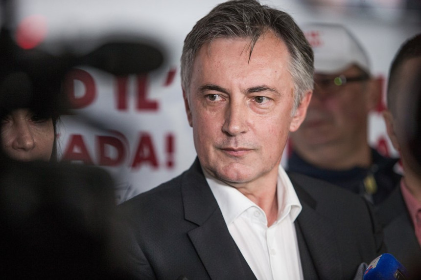 Prve nepravilnosti: Miroslav Škoro krši izbornu ćutnju